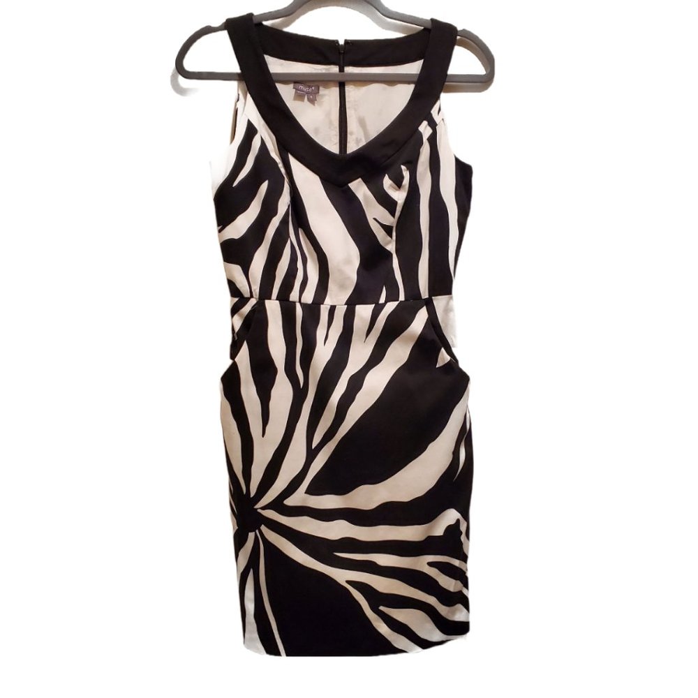 Muse Black White Sleeveless Dress Size 2